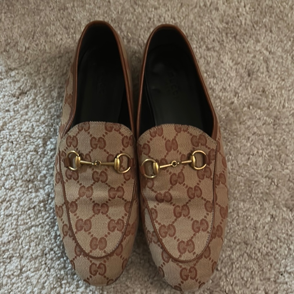 Women’s Gucci Jordaan GG logo loafers